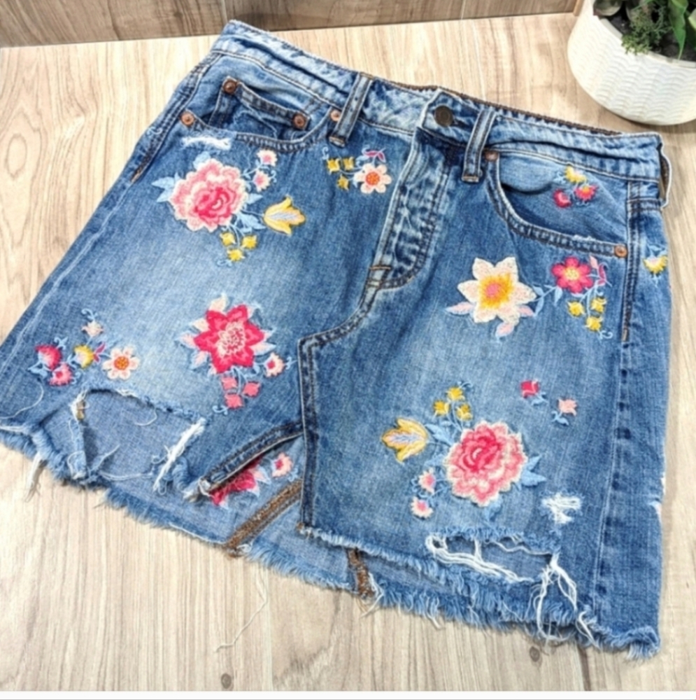 Y2K American Eagle VTG Floral Patches Distressed Blue Jean Skirt Women's Size 0